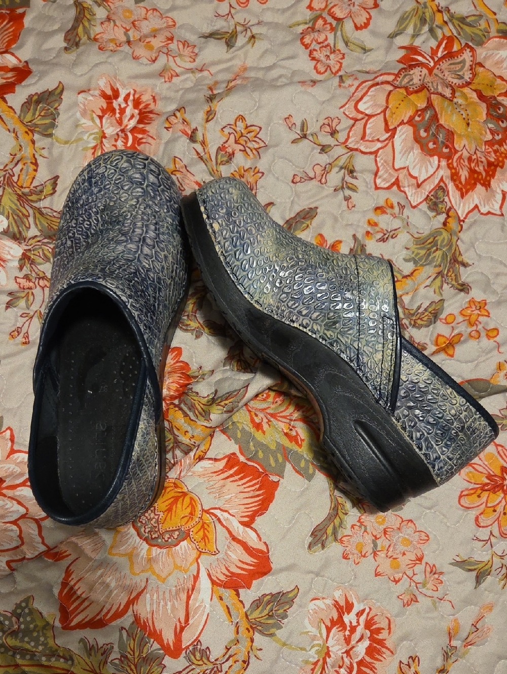 Slip-On Women's Sanita Clog in Navy Green Textured Leather